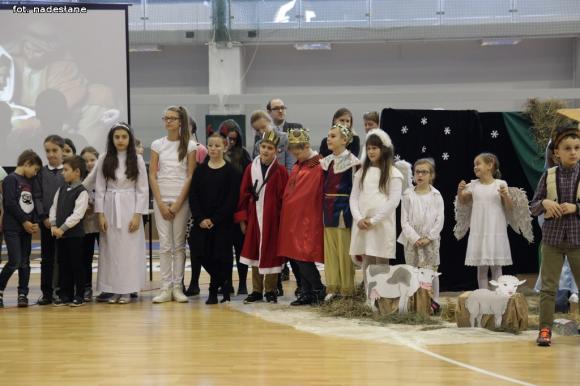 Dziś niebo się otwiera - przedstawienie jasełkowe w Dziewiątce