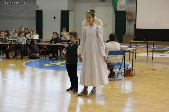 Dziś niebo się otwiera - przedstawienie jasełkowe w Dziewiątce