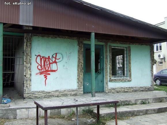 Miejskie obrazki. Droga na cmentarz - od czterech lat bałagan