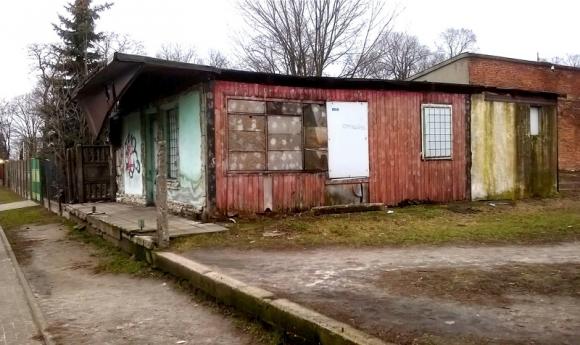 Miejskie obrazki. Droga na cmentarz - od czterech lat bałagan