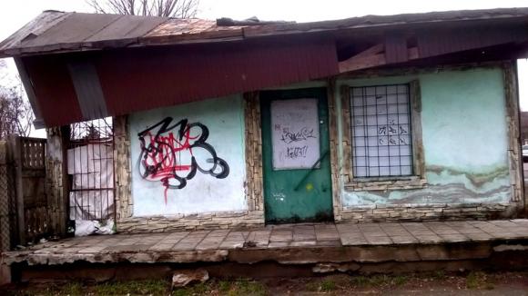 Miejskie obrazki. Droga na cmentarz - od czterech lat bałagan