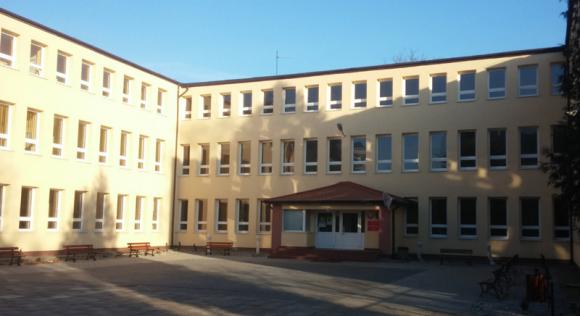 Grabski - Technikum ze Srebrną Tarczą Perspektyw