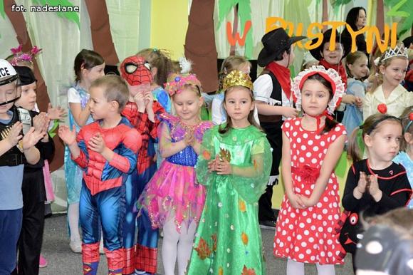 Przedszkolaki bawiły się na balu W pustyni i puszczy