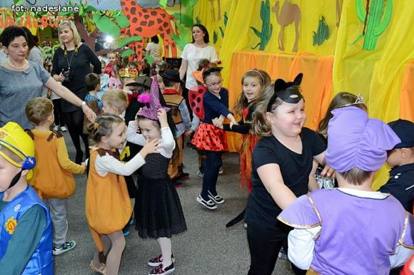 Przedszkolaki bawiły się na balu W pustyni i puszczy