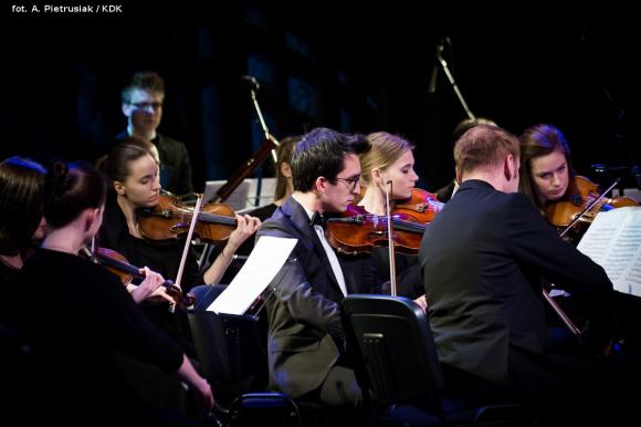 Początek jubileuszowego roku w domu kultury pod magiczną i pełną humoru batutą