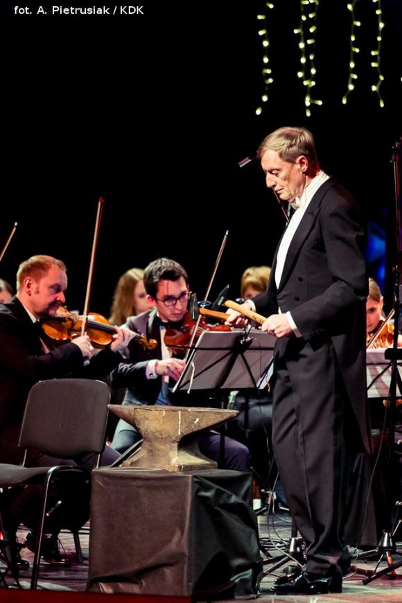 Początek jubileuszowego roku w domu kultury pod magiczną i pełną humoru batutą