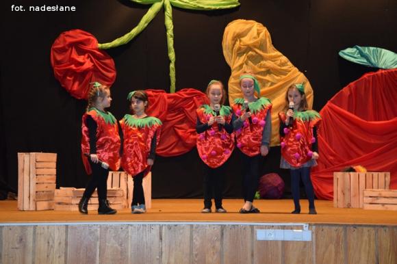 Najmłodsi na scenie Żychlińskiego Domu Kultury