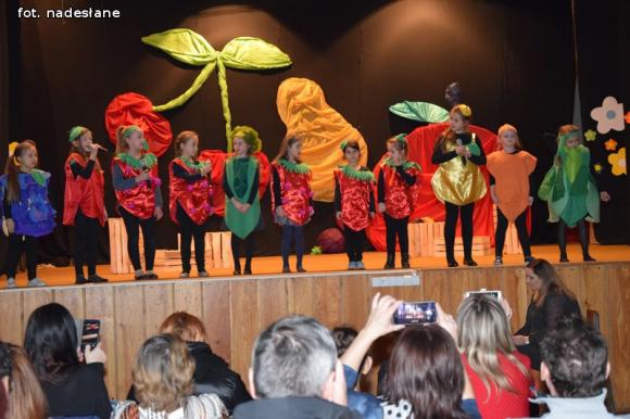 Najmłodsi na scenie Żychlińskiego Domu Kultury