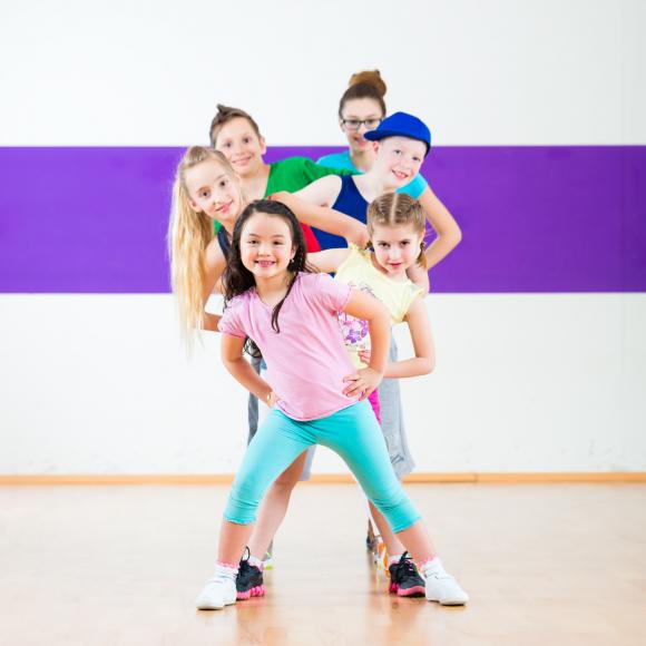 TAŃCZ I ĆWICZ W STREET DANCE STUDIO. Oferta zajęć ruchowych dla dzieci, młodzieży, dorosłych i seniorów