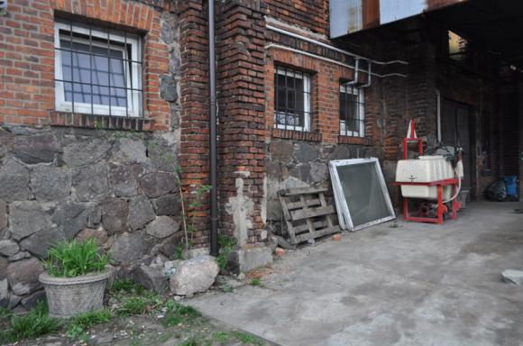 Świadek czasu, światło prawdy/Było i nie minie. Koszary na Bema