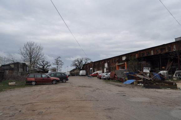 Świadek czasu, światło prawdy/Było i nie minie. Koszary na Bema