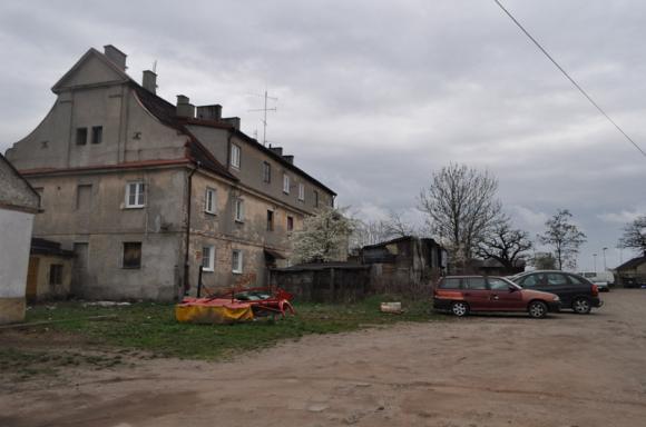 Świadek czasu, światło prawdy/Było i nie minie. Koszary na Bema