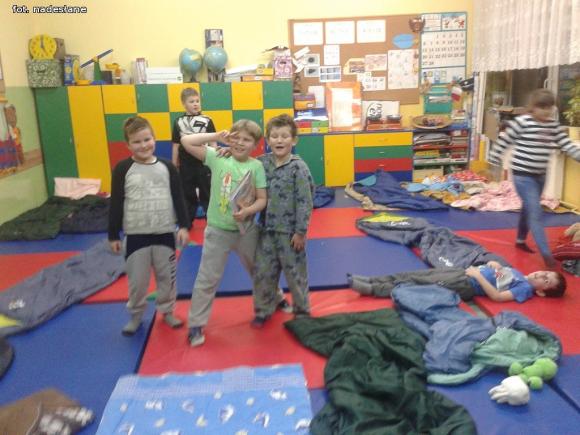 Nocne gry i zabawy uczniów w Szkole Podstawowej Nr 6