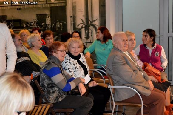 Zjawisko światowej kultury, niewinna dziewczynka z maską cynizmu czyli Janusz Głowacki w Kutnie