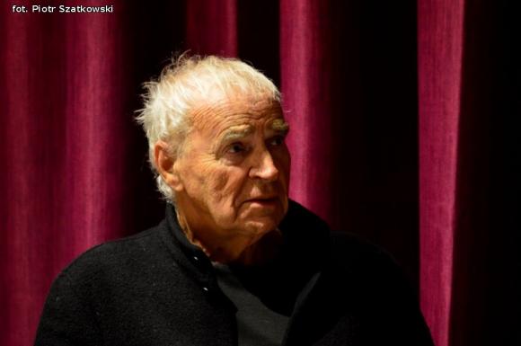 Zjawisko światowej kultury, niewinna dziewczynka z maską cynizmu czyli Janusz Głowacki w Kutnie