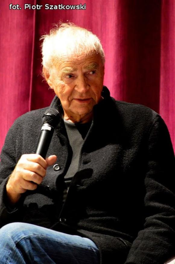 Zjawisko światowej kultury, niewinna dziewczynka z maską cynizmu czyli Janusz Głowacki w Kutnie