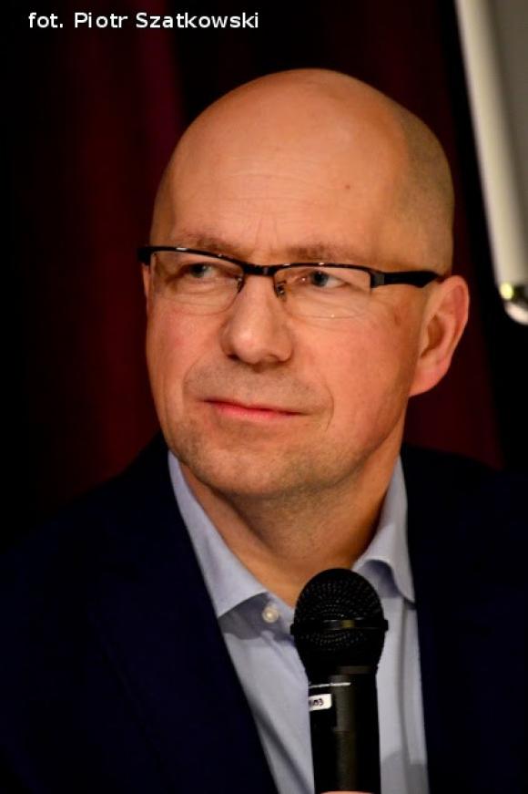 Zjawisko światowej kultury, niewinna dziewczynka z maską cynizmu czyli Janusz Głowacki w Kutnie