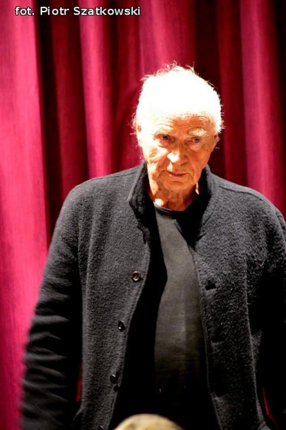 Zjawisko światowej kultury, niewinna dziewczynka z maską cynizmu czyli Janusz Głowacki w Kutnie