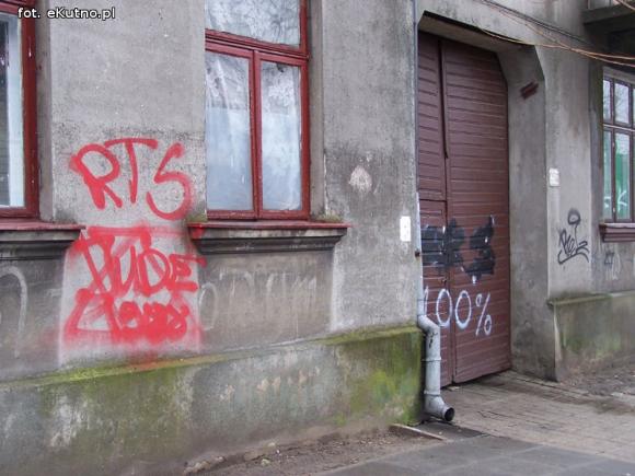 Miejskie obrazki. Po sobotnim melanżu?