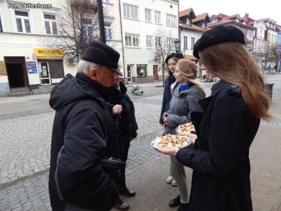 Festiwal Frankofonii w Kutnie. Kunszt kelnerski podczas francuskiej kolacji