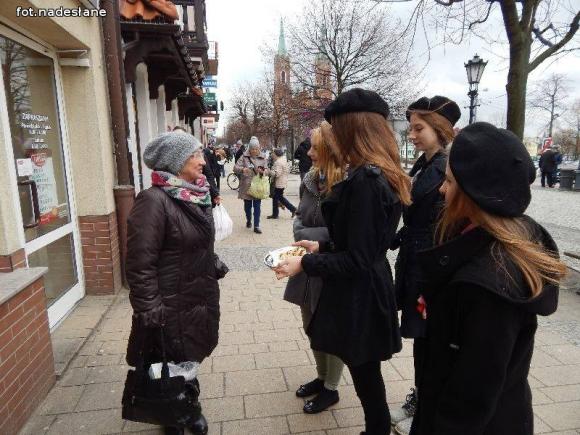 Festiwal Frankofonii w Kutnie. Kunszt kelnerski podczas francuskiej kolacji