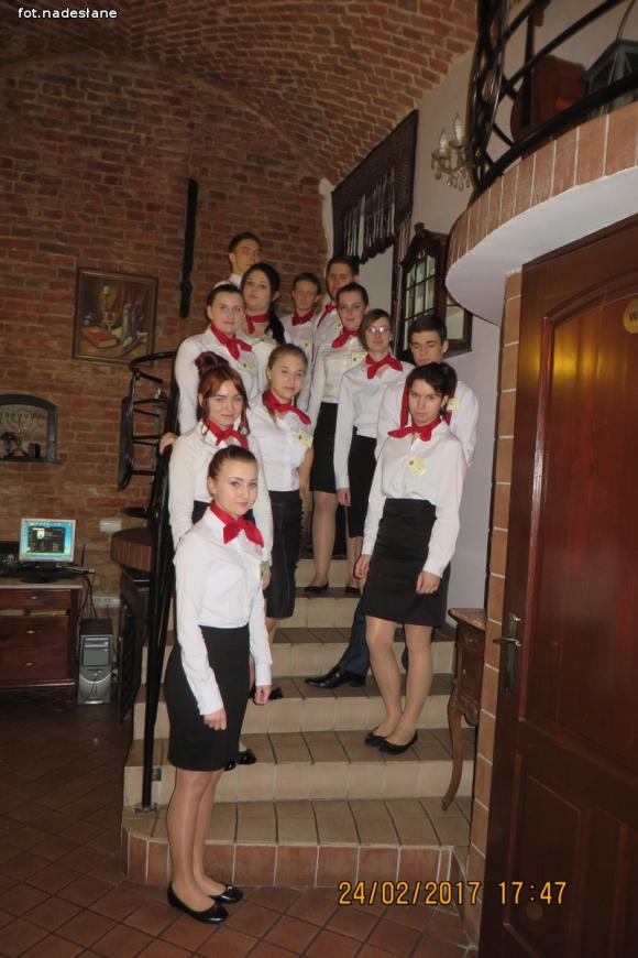 Festiwal Frankofonii w Kutnie. Kunszt kelnerski podczas francuskiej kolacji