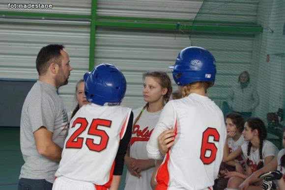 Softballistki z Kutna wygrały halowy turniej w Krośniewicach