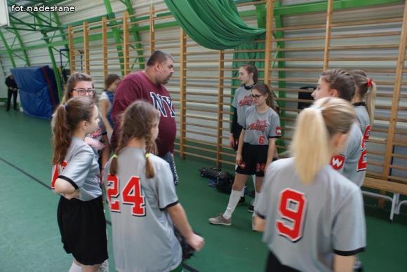 Softballistki z Kutna wygrały halowy turniej w Krośniewicach