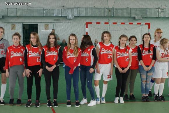 Softballistki z Kutna wygrały halowy turniej w Krośniewicach