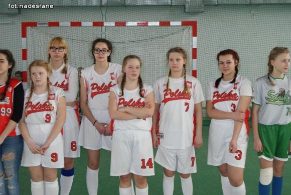 Softballistki z Kutna wygrały halowy turniej w Krośniewicach