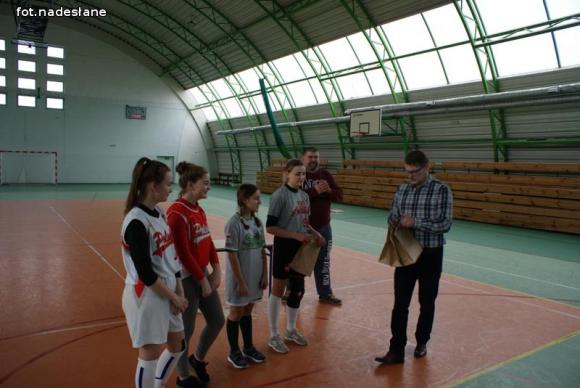 Softballistki z Kutna wygrały halowy turniej w Krośniewicach