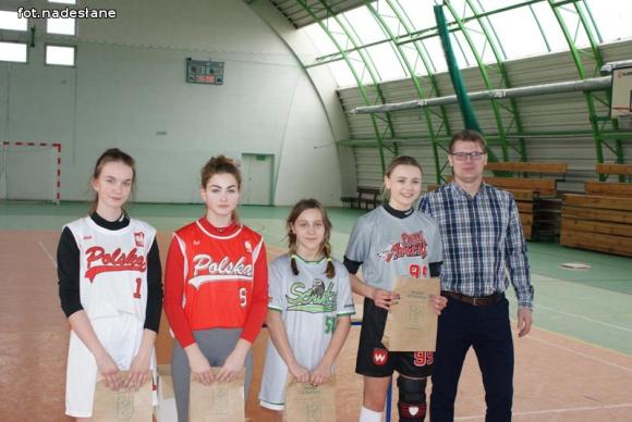 Softballistki z Kutna wygrały halowy turniej w Krośniewicach