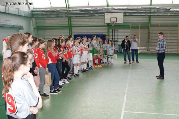 Softballistki z Kutna wygrały halowy turniej w Krośniewicach