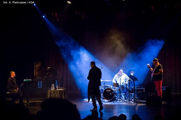 Recital Janusza Radka. Serce głowie niech rozkazuje, gdy się sercu bardzo, bardzo chce