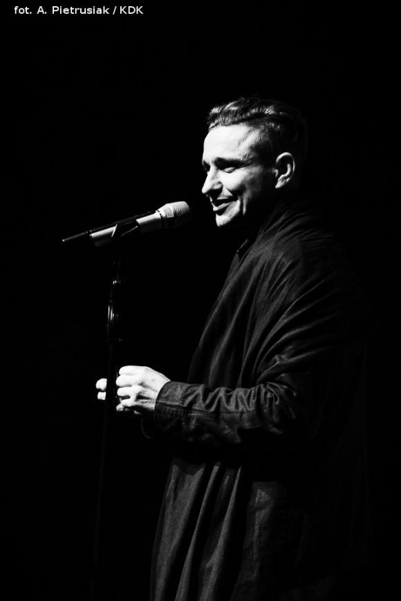 Recital Janusza Radka. Serce głowie niech rozkazuje, gdy się sercu bardzo, bardzo chce