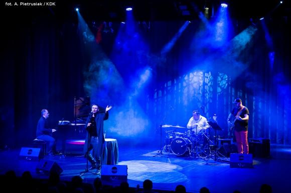 Recital Janusza Radka. Serce głowie niech rozkazuje, gdy się sercu bardzo, bardzo chce