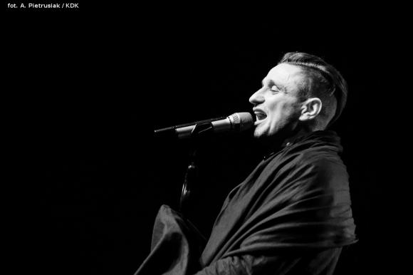 Recital Janusza Radka. Serce głowie niech rozkazuje, gdy się sercu bardzo, bardzo chce