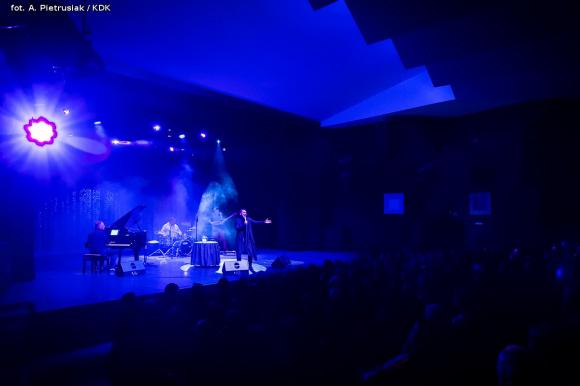 Recital Janusza Radka. Serce głowie niech rozkazuje, gdy się sercu bardzo, bardzo chce