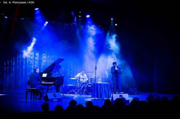 Recital Janusza Radka. Serce głowie niech rozkazuje, gdy się sercu bardzo, bardzo chce