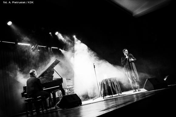 Recital Janusza Radka. Serce głowie niech rozkazuje, gdy się sercu bardzo, bardzo chce