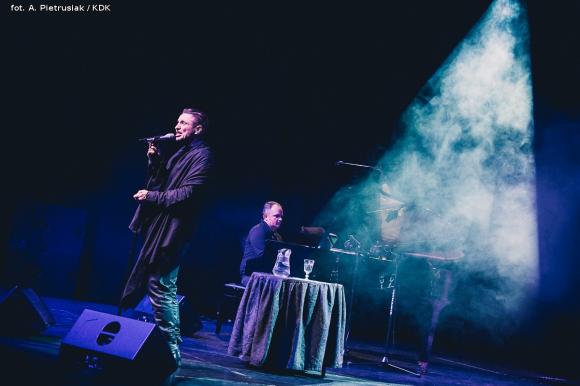 Recital Janusza Radka. Serce głowie niech rozkazuje, gdy się sercu bardzo, bardzo chce