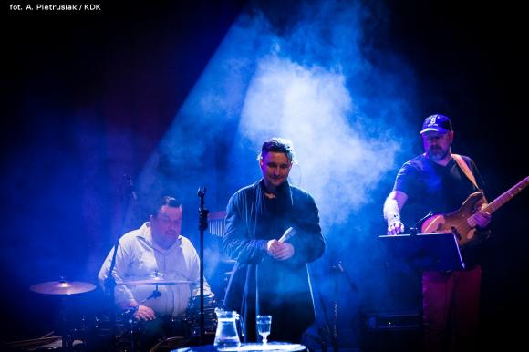 Recital Janusza Radka. Serce głowie niech rozkazuje, gdy się sercu bardzo, bardzo chce