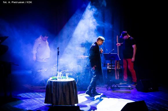 Recital Janusza Radka. Serce głowie niech rozkazuje, gdy się sercu bardzo, bardzo chce