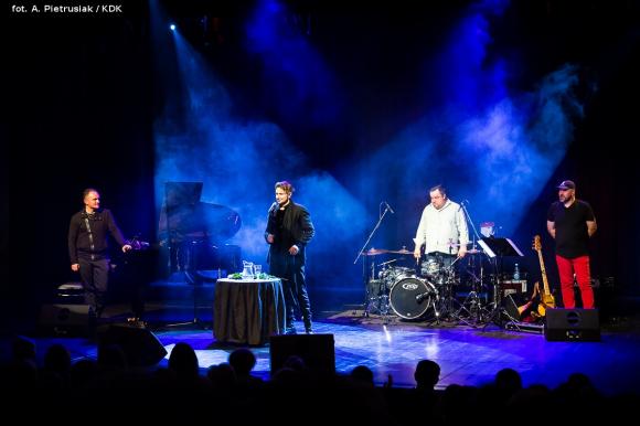 Recital Janusza Radka. Serce głowie niech rozkazuje, gdy się sercu bardzo, bardzo chce