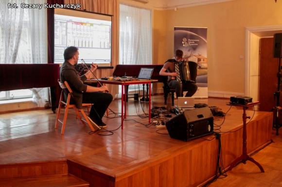 Za nami warsztaty z Backspace, a jutro budowanie instrumentów i koncert