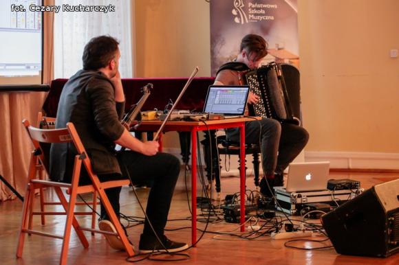Za nami warsztaty z Backspace, a jutro budowanie instrumentów i koncert