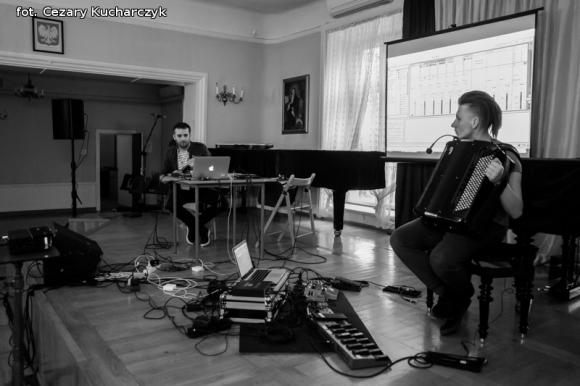 Za nami warsztaty z Backspace, a jutro budowanie instrumentów i koncert