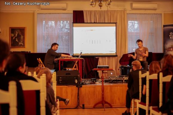 Za nami warsztaty z Backspace, a jutro budowanie instrumentów i koncert