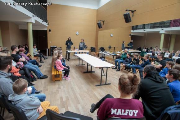 Robili instrumenty w domu kultury