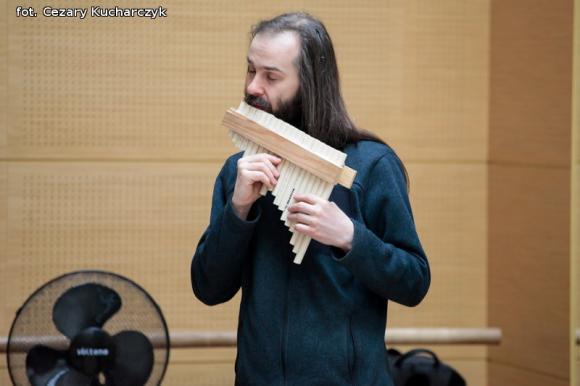 Robili instrumenty w domu kultury